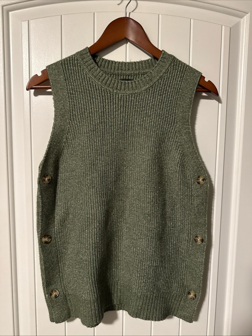 Women’s Rachel Rachel Roy Sleeveless Olive Knit Button-Accent Sweater Vest sz S